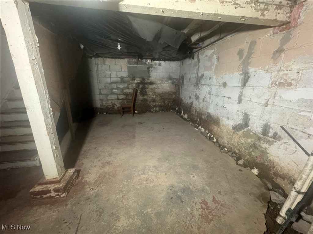 27 W Avondale Avenue