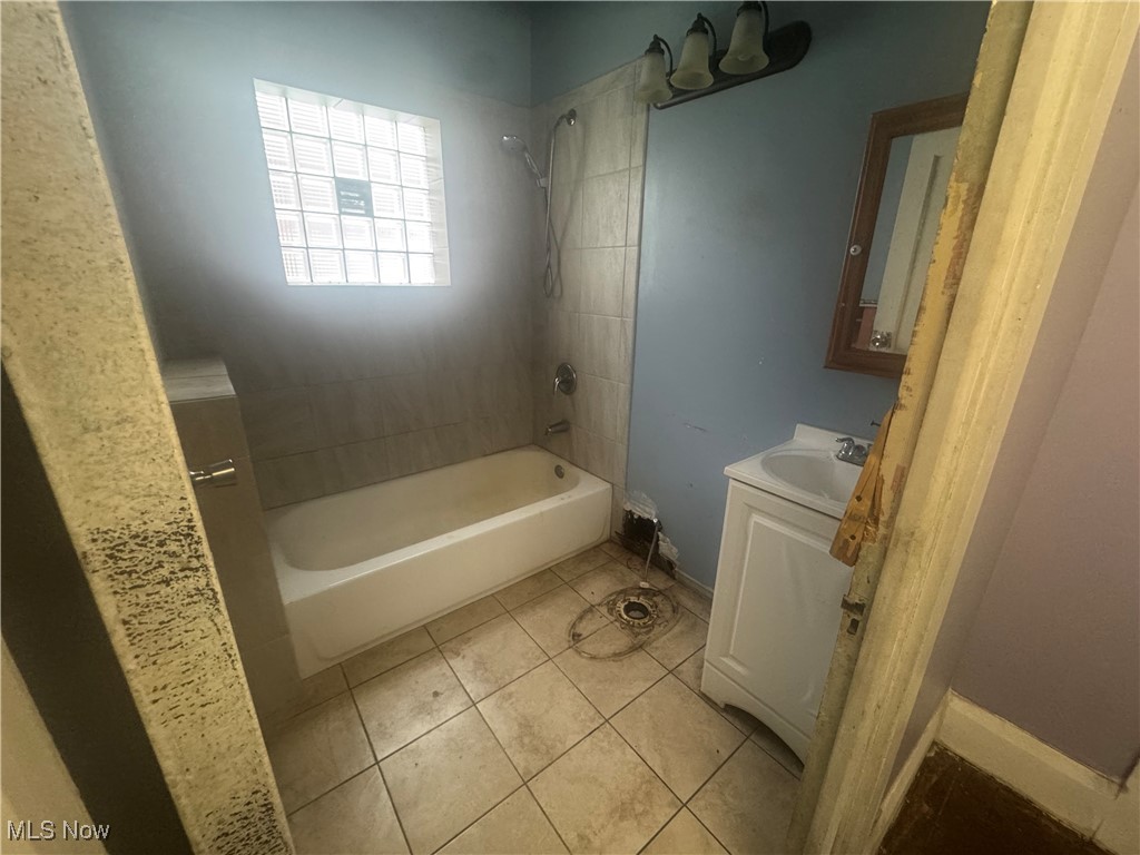 27 W Avondale Avenue
