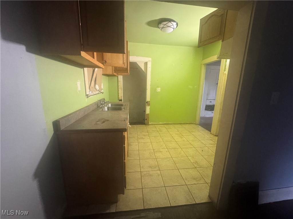 27 W Avondale Avenue