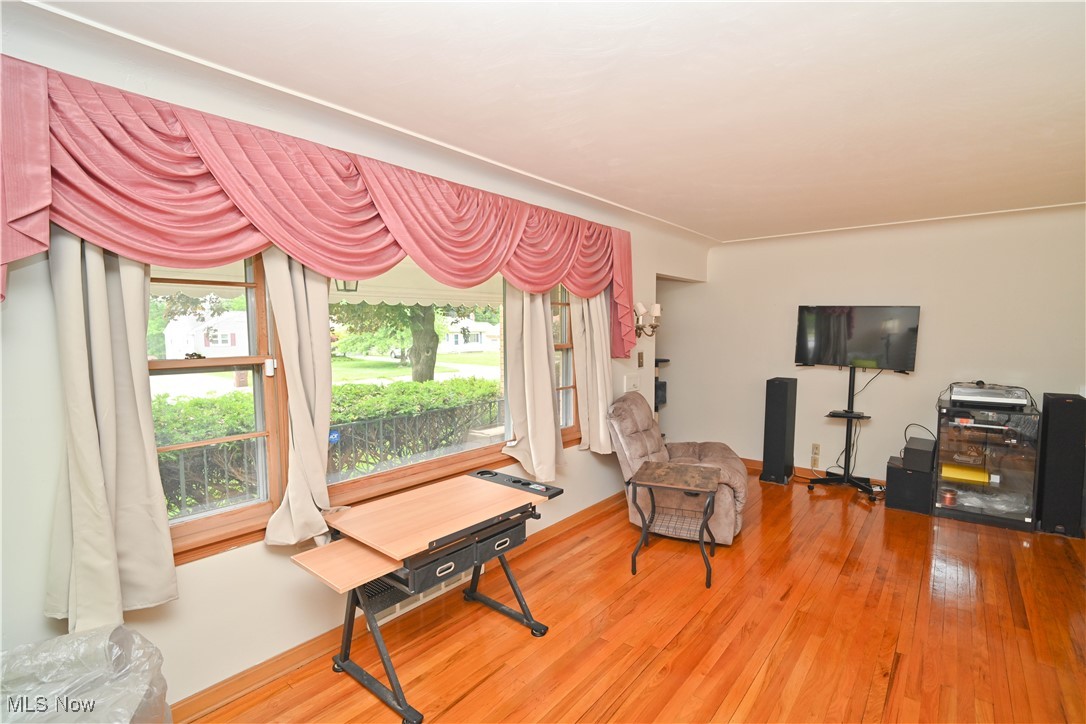 388 Meadowbrook Avenue