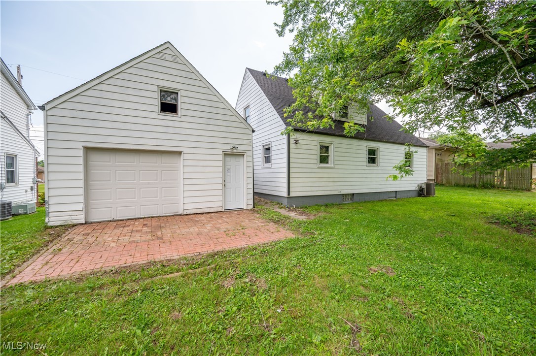 595 Elm Street