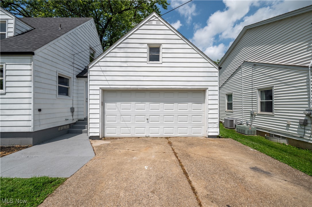 595 Elm Street