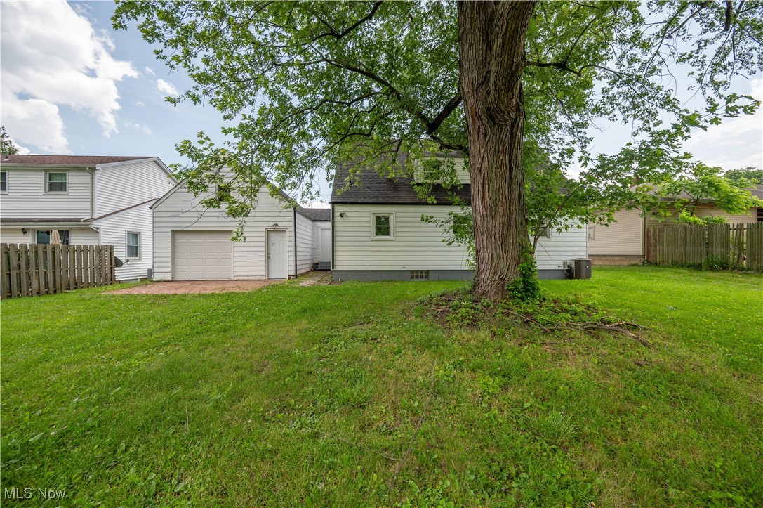 595 Elm Street