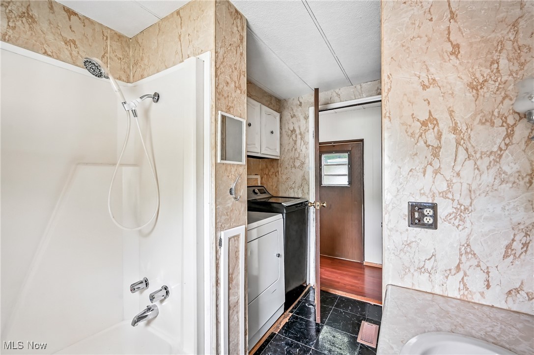 130 Hickory Lane SW