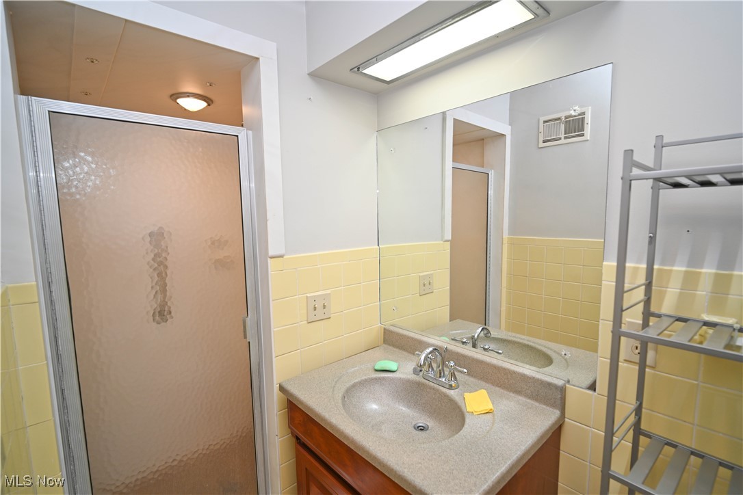 85 Lake Shore Drive