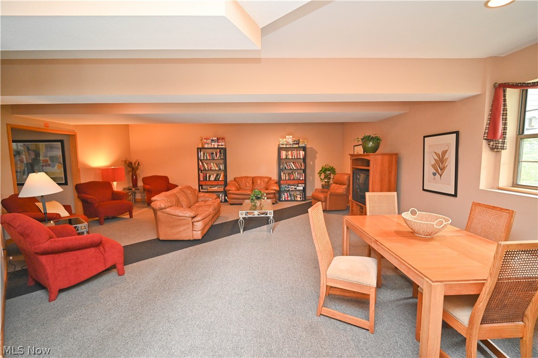 325 S Linden Court