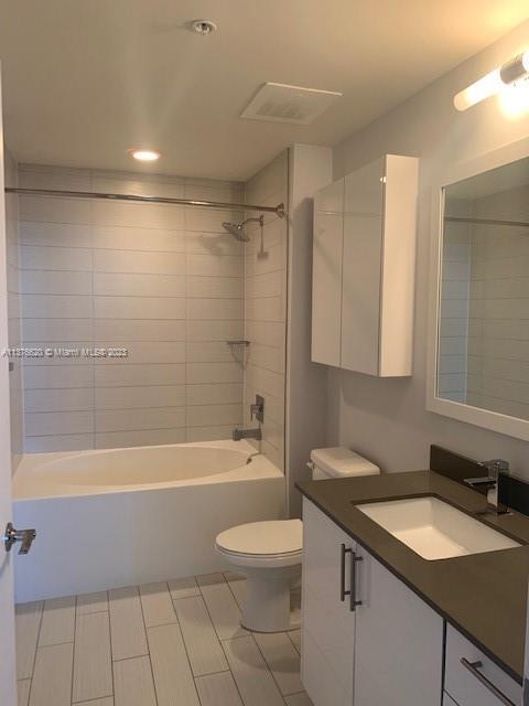 999 SW 1st Ave # 2101