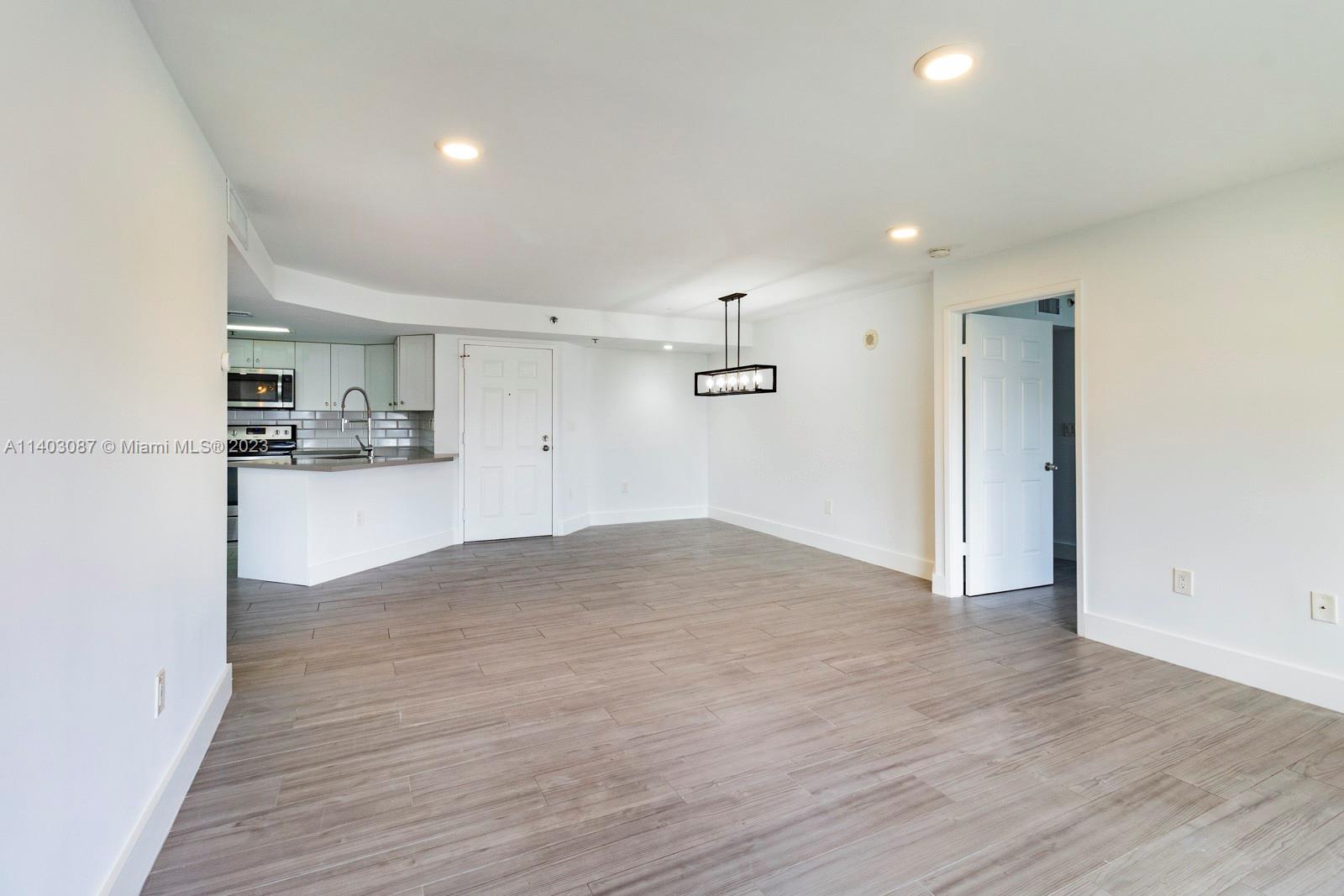 2351 Douglas Rd # 1007