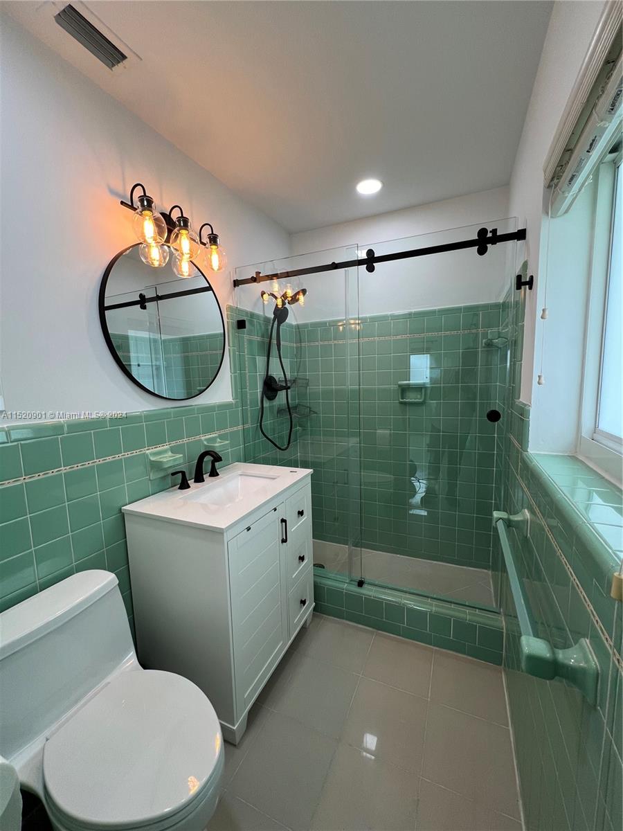 1670 NE 171st St Unit: 1front