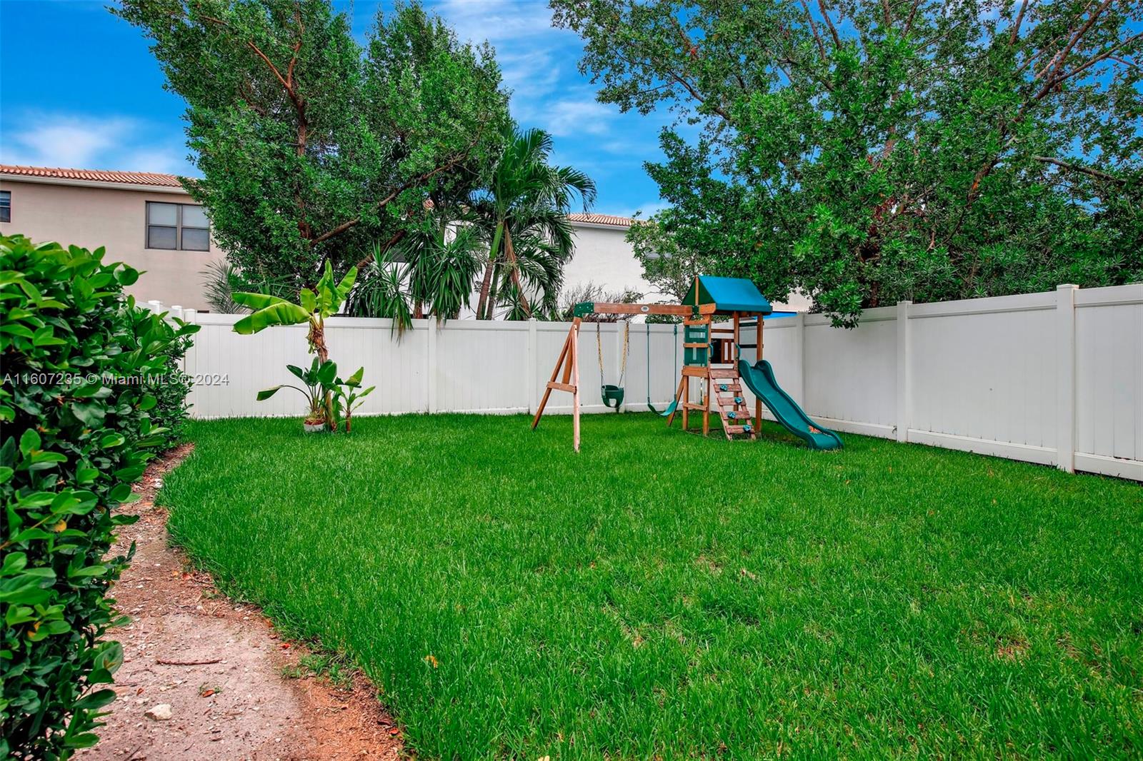 669 NE 191st St # 669