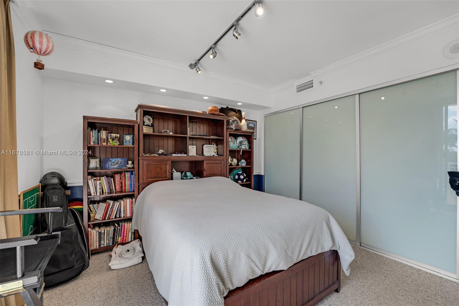 765 Crandon Blvd # 305