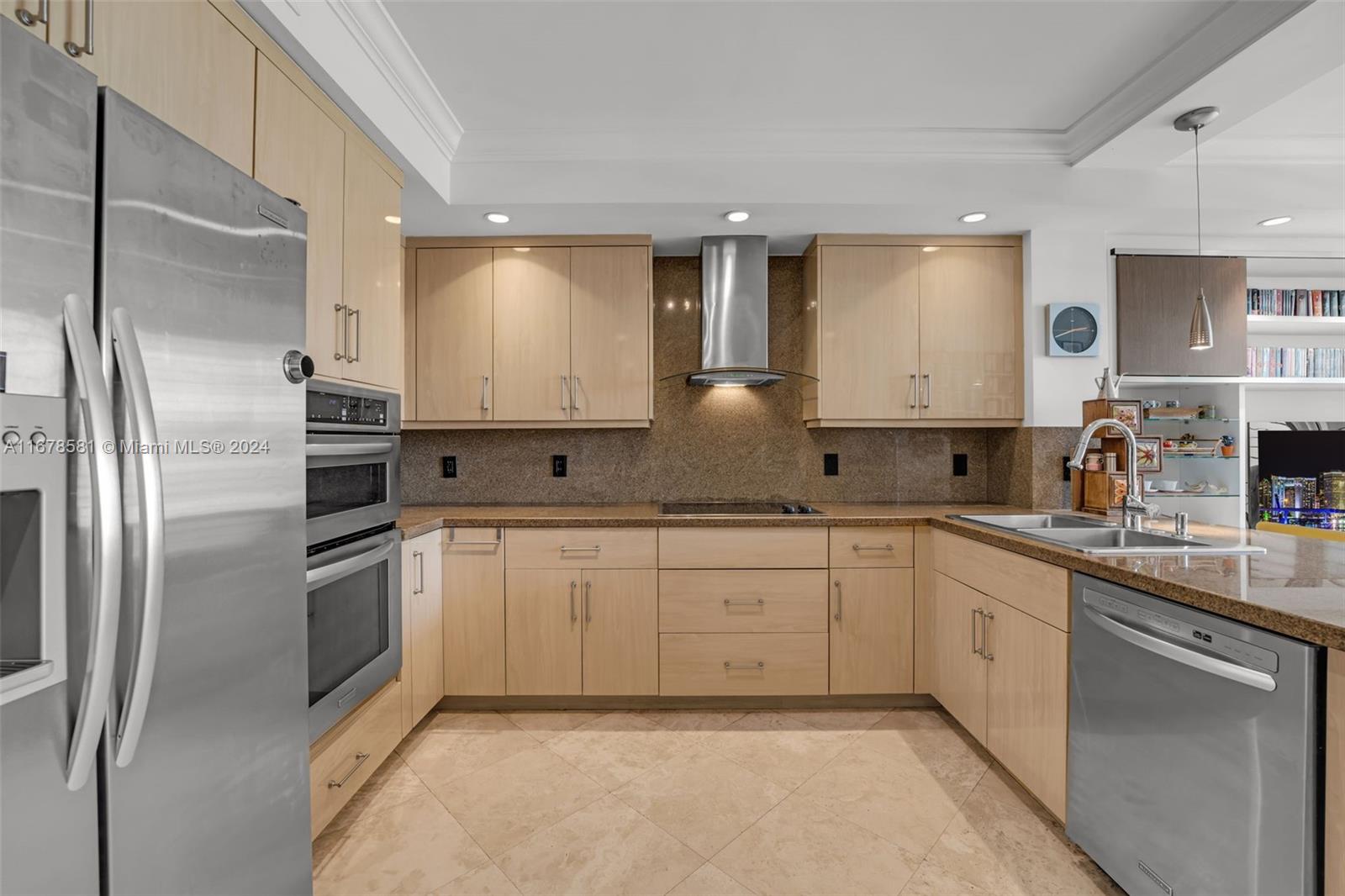 765 Crandon Blvd # 305