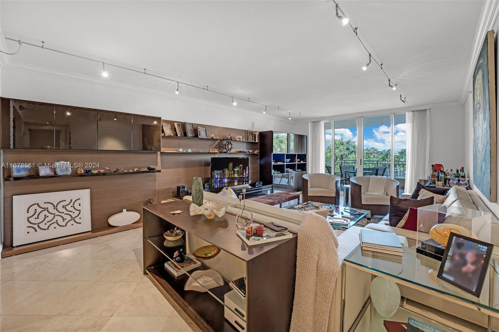 765 Crandon Blvd # 305