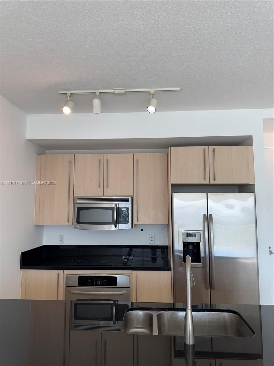 79 SW 12th St Unit: 1702-S
