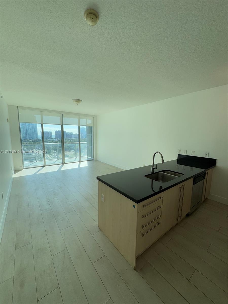 79 SW 12th St Unit: 1702-S