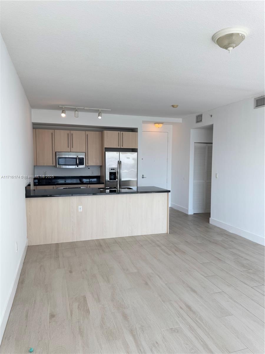 79 SW 12th St Unit: 1702-S