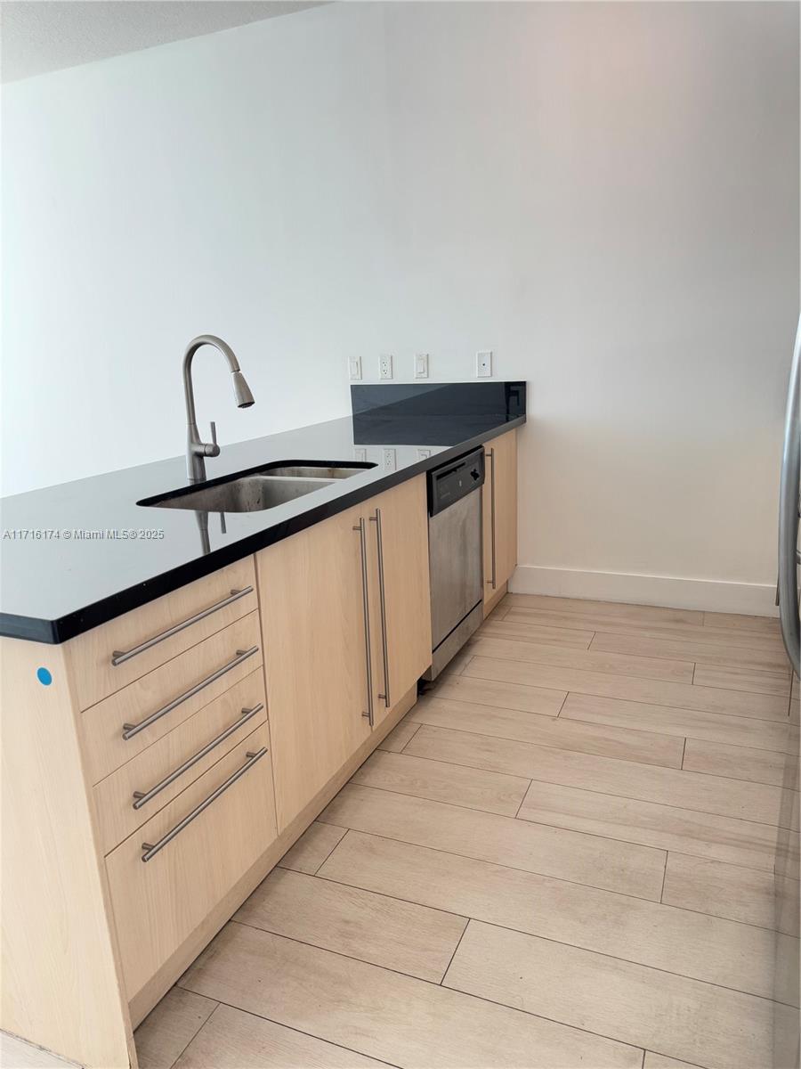 79 SW 12th St Unit: 1702-S