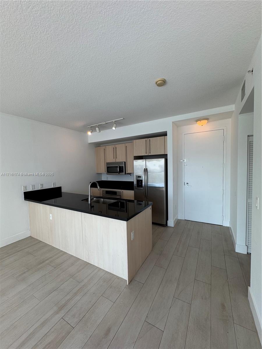 79 SW 12th St Unit: 1702-S