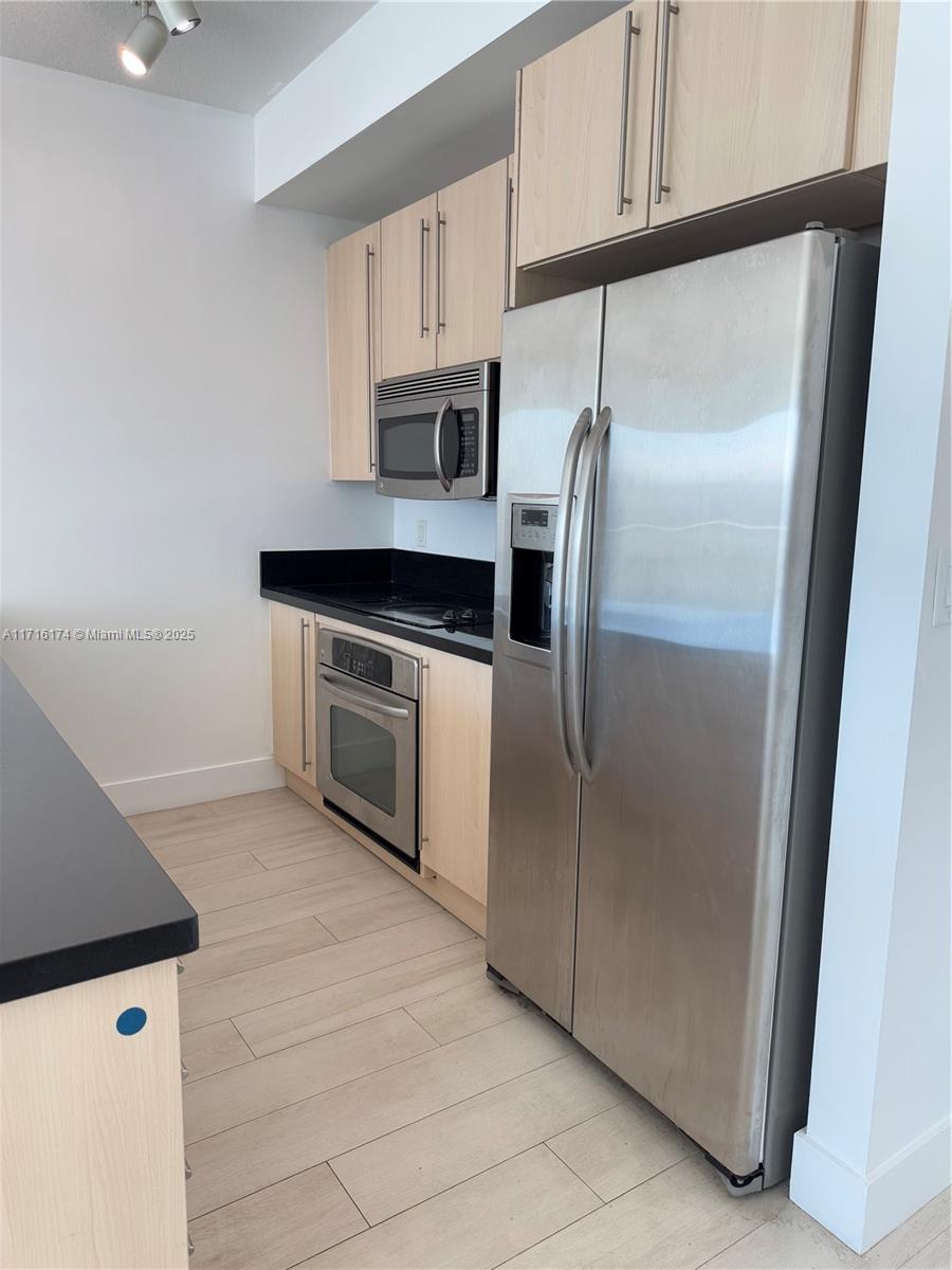 79 SW 12th St Unit: 1702-S