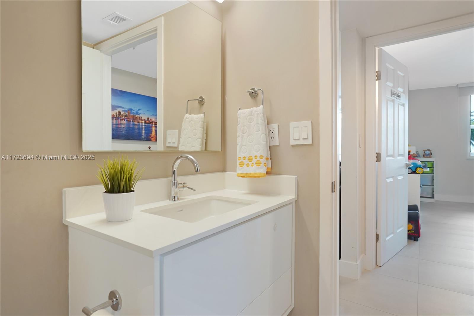 1155 Brickell Bay Dr # 704