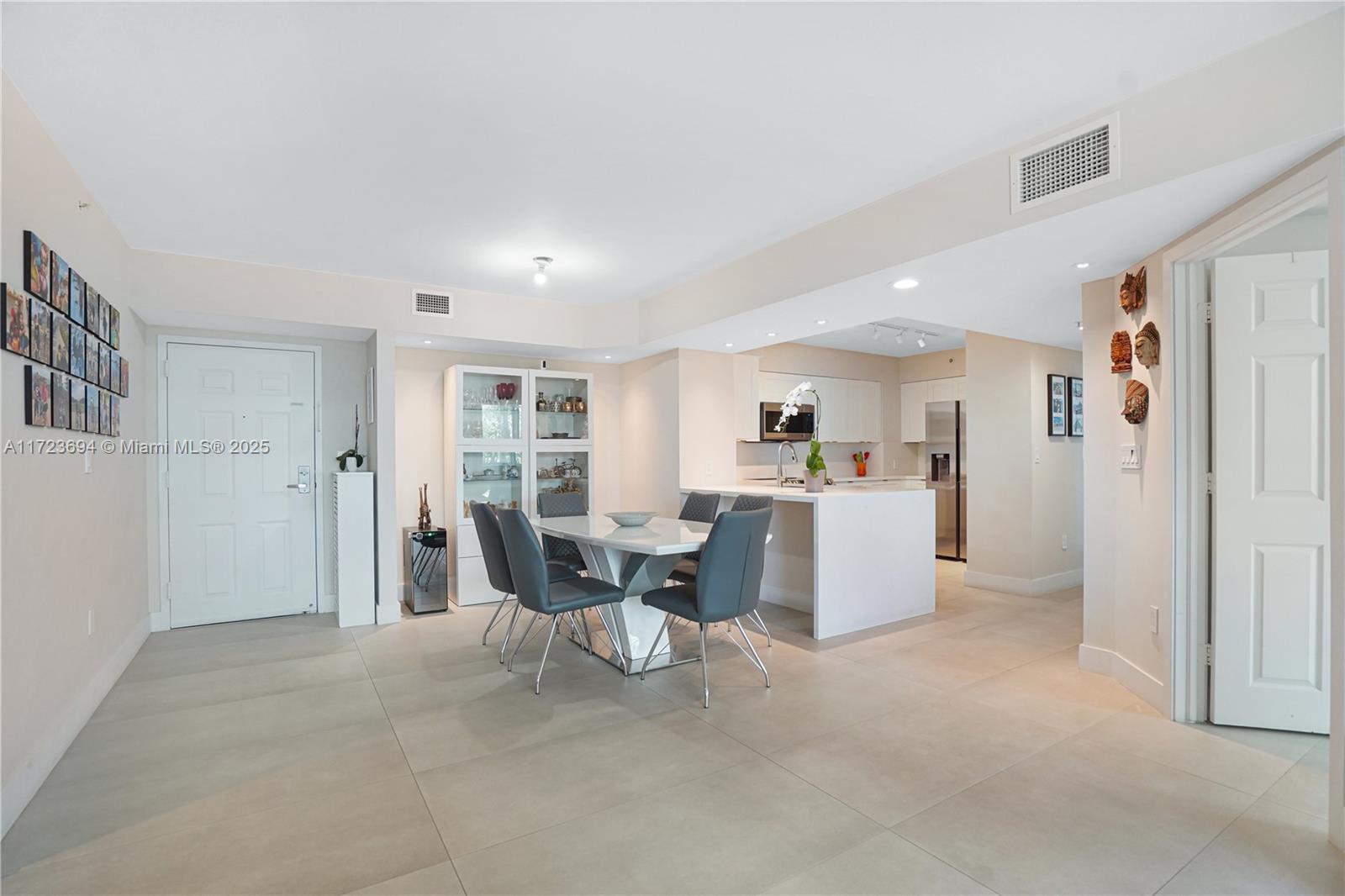 1155 Brickell Bay Dr # 704