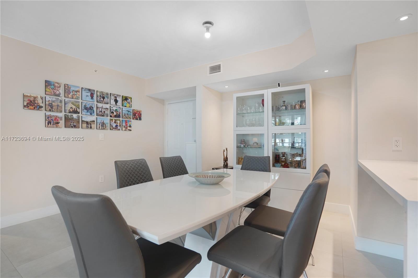 1155 Brickell Bay Dr # 704