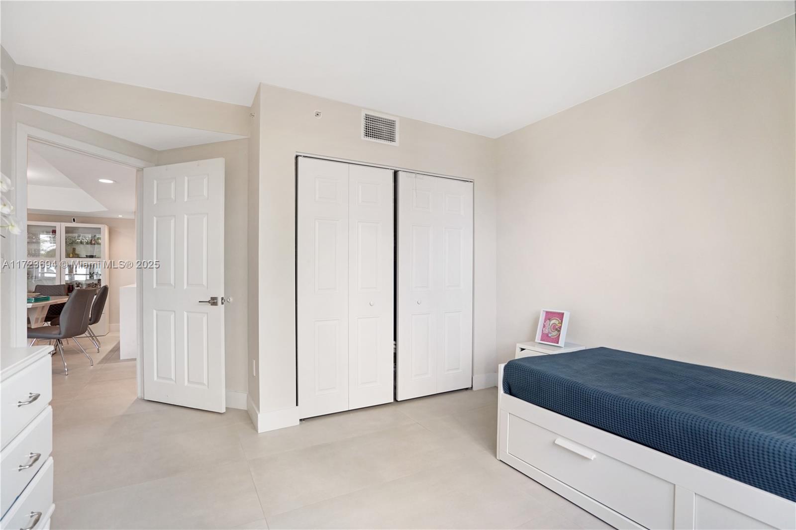 1155 Brickell Bay Dr # 704