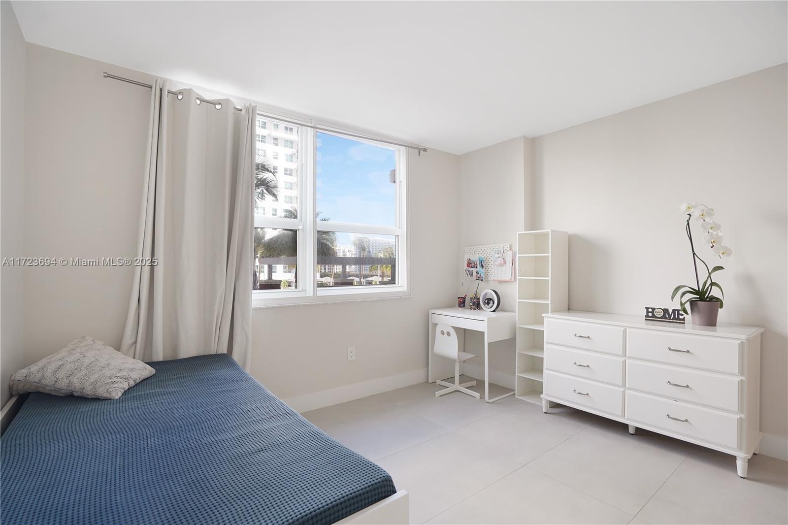 1155 Brickell Bay Dr # 704