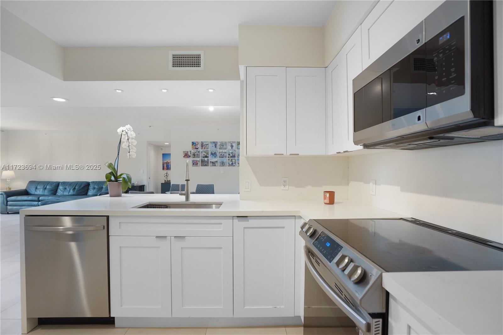 1155 Brickell Bay Dr # 704
