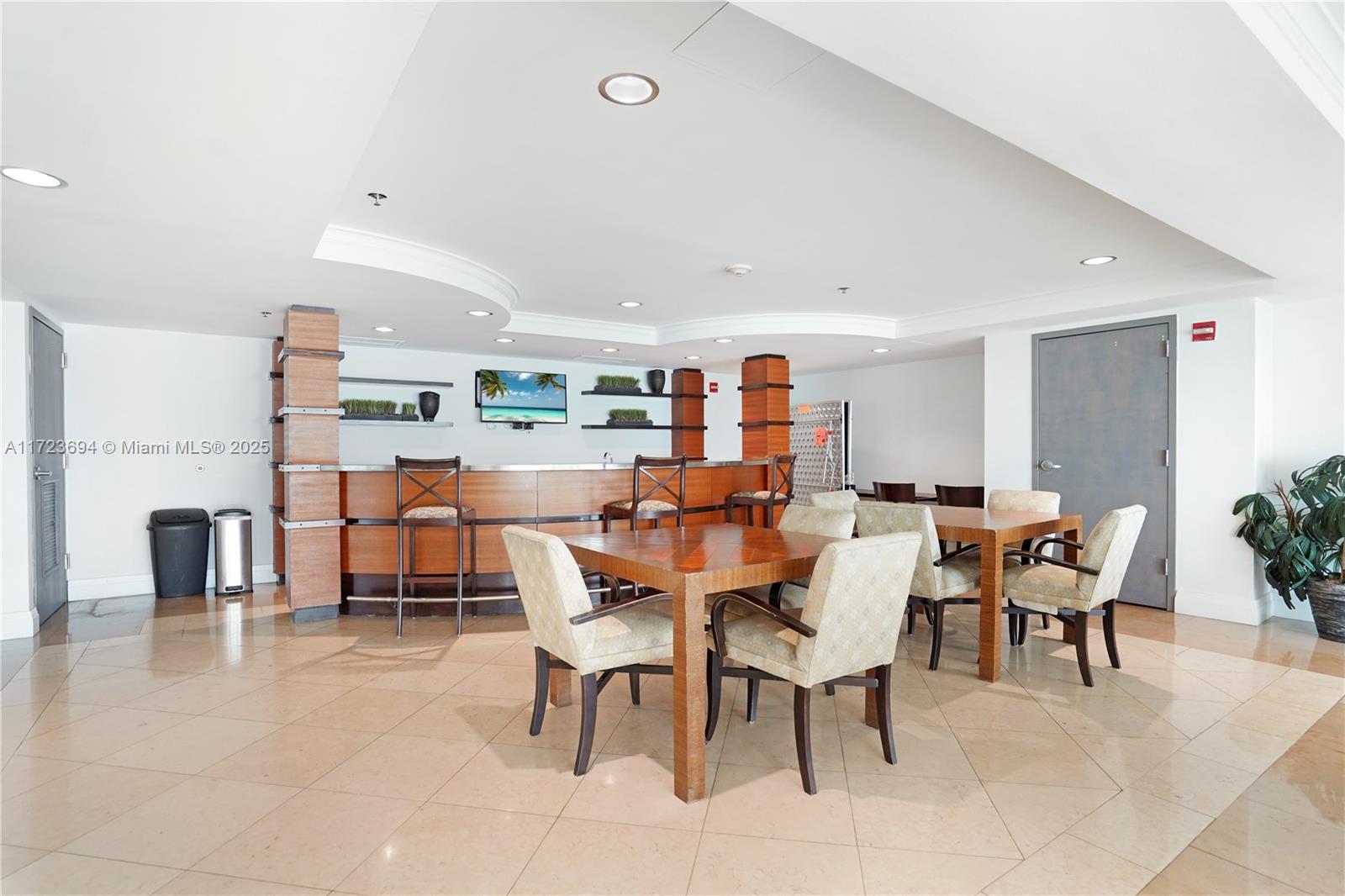 1155 Brickell Bay Dr # 704