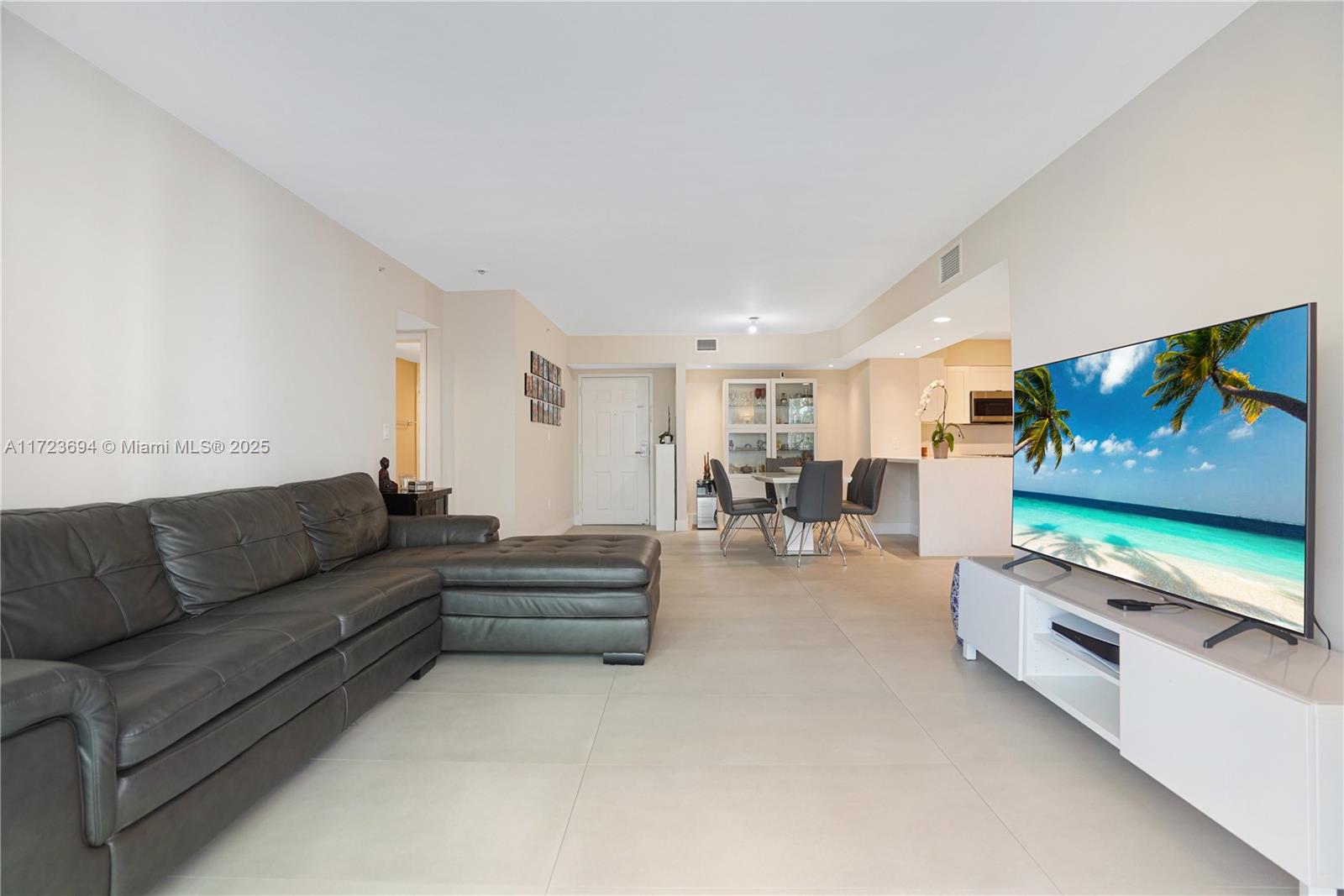1155 Brickell Bay Dr # 704