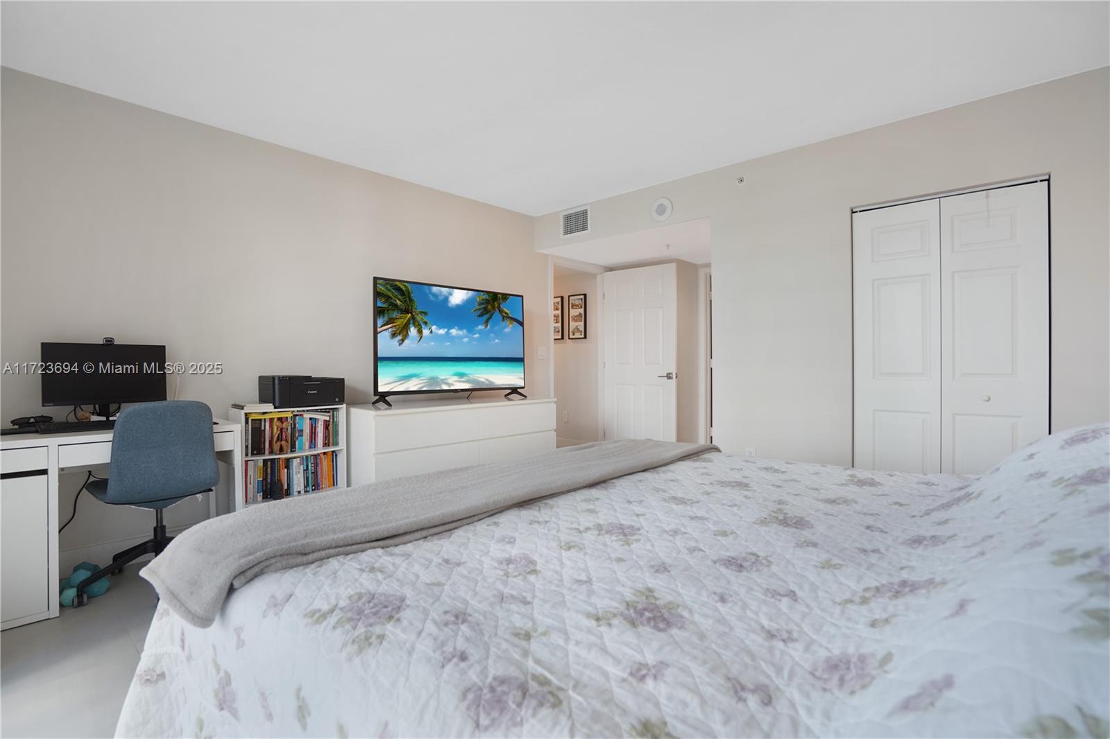 1155 Brickell Bay Dr # 704