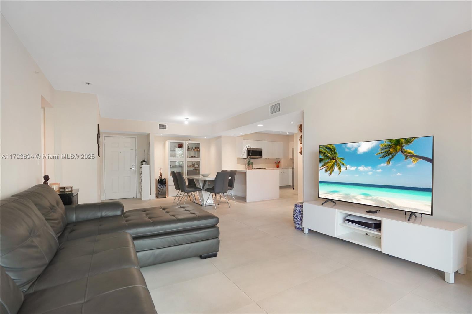 1155 Brickell Bay Dr # 704