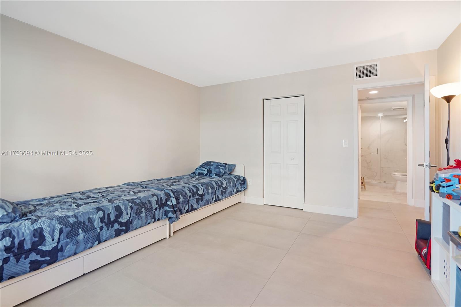 1155 Brickell Bay Dr # 704