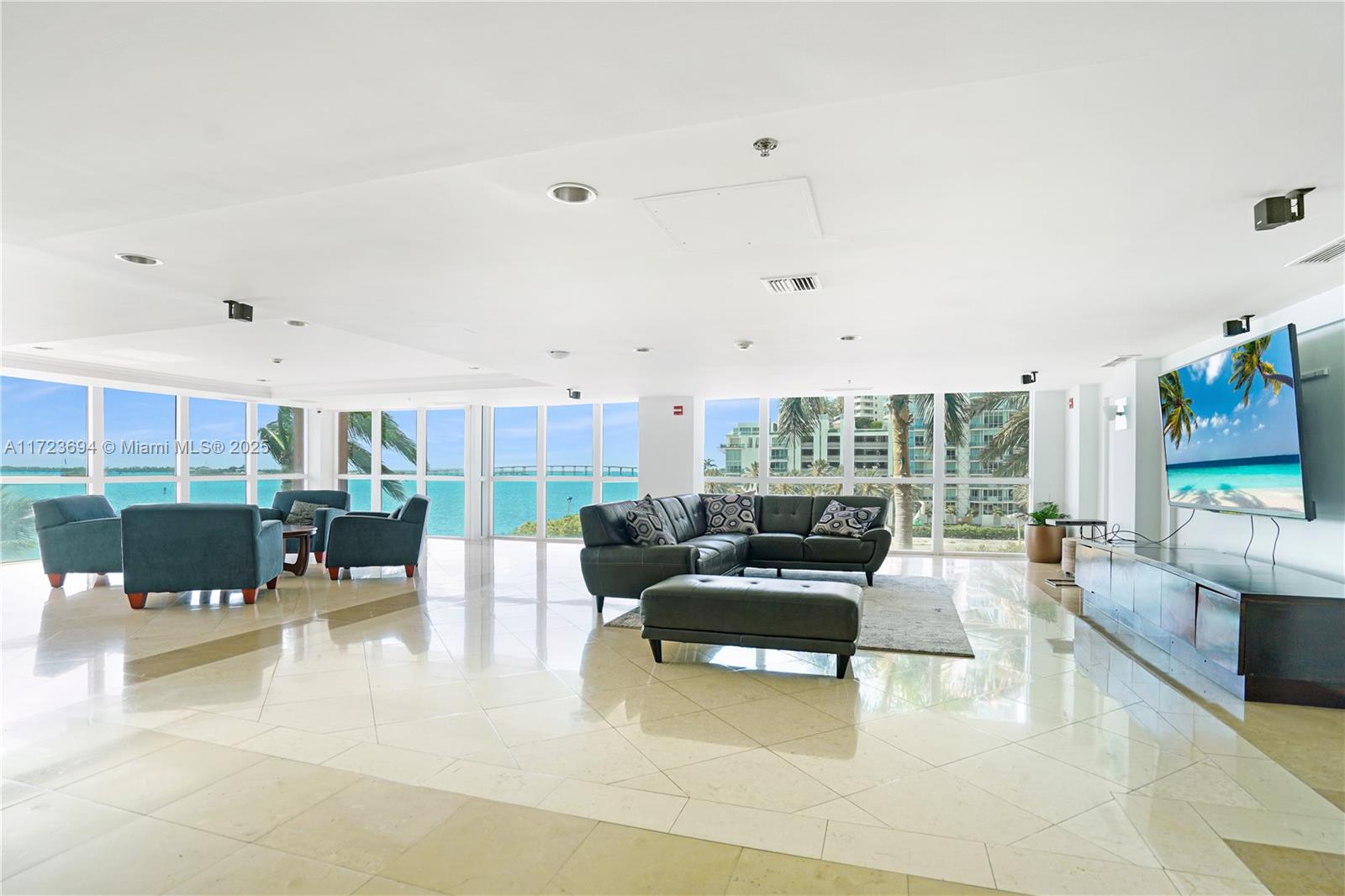 1155 Brickell Bay Dr # 704