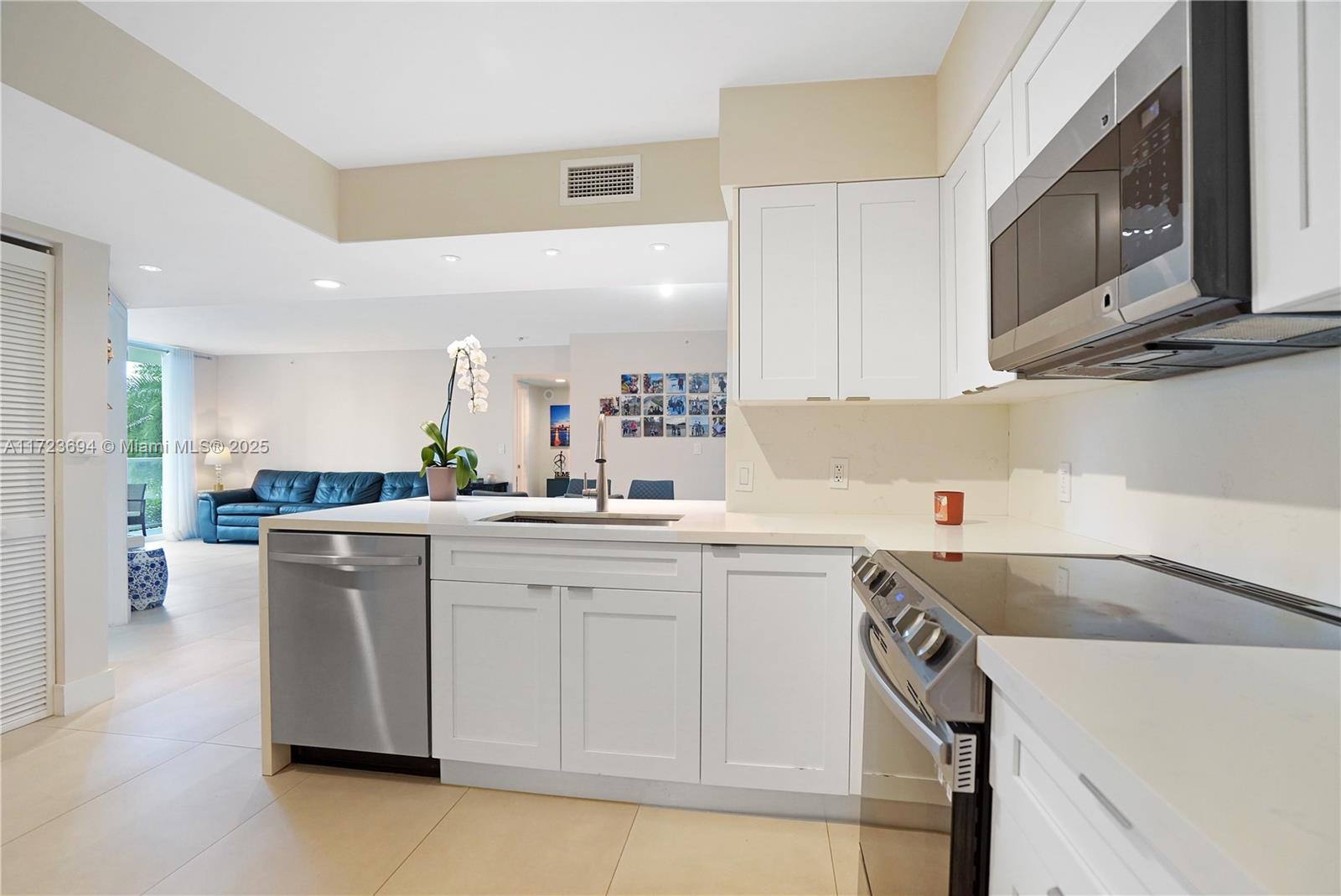 1155 Brickell Bay Dr # 704