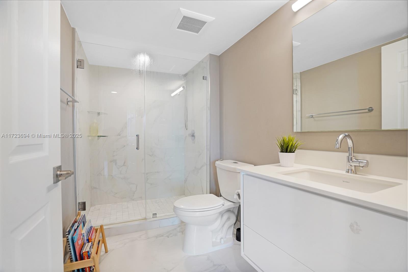 1155 Brickell Bay Dr # 704