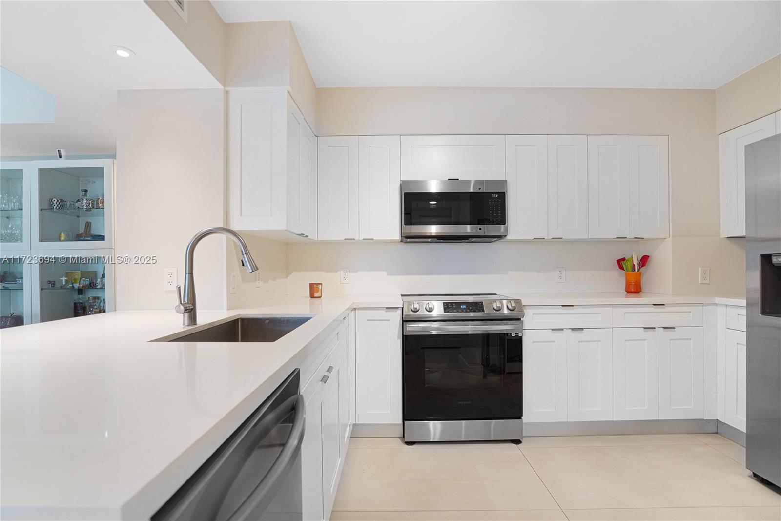 1155 Brickell Bay Dr # 704