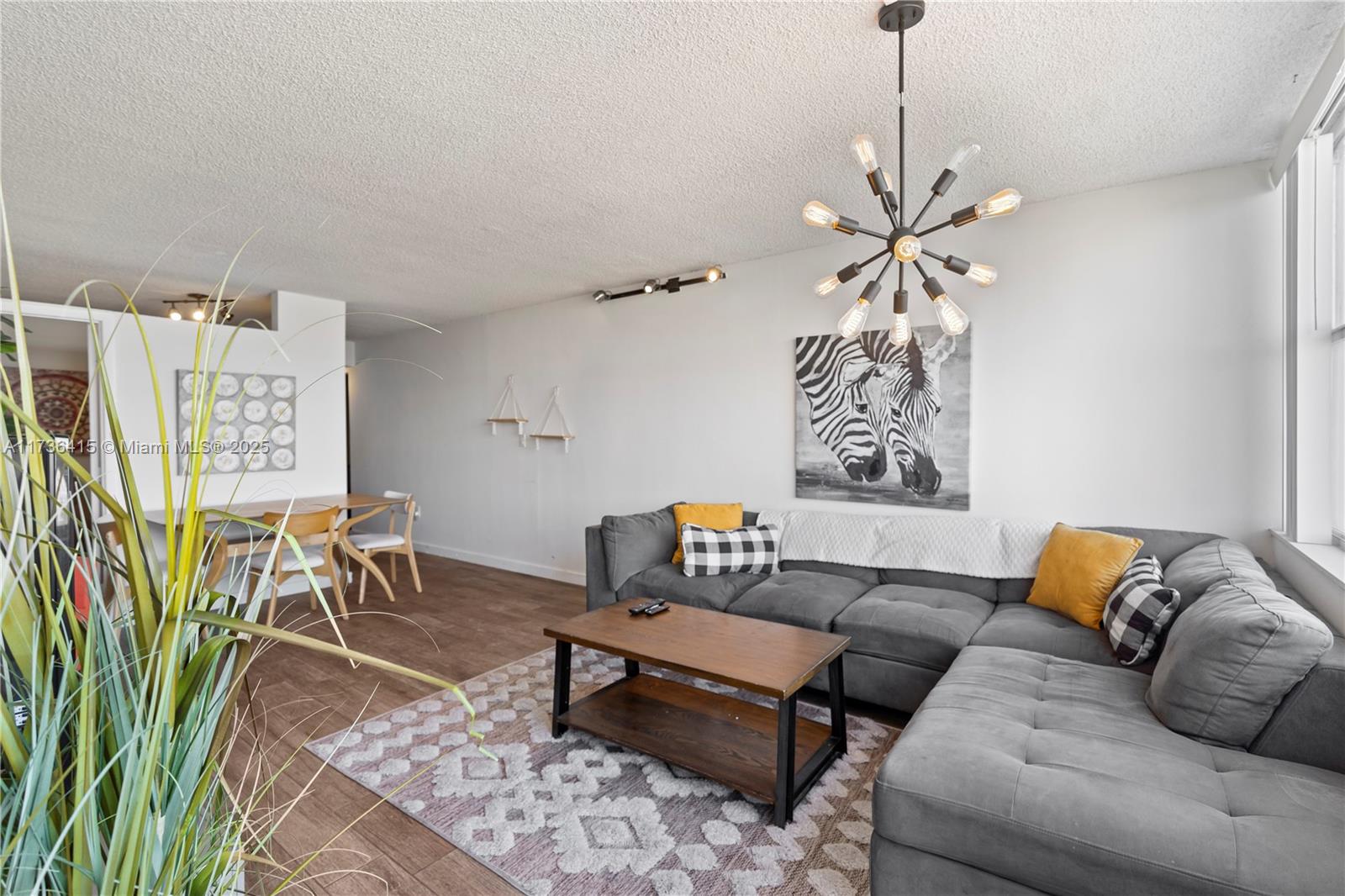 1200 NE Miami Gardens Dr Unit: 810W