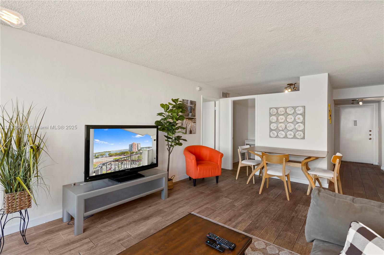 1200 NE Miami Gardens Dr Unit: 810W