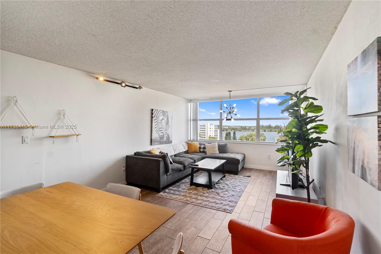 1200 NE Miami Gardens Dr Unit: 810W