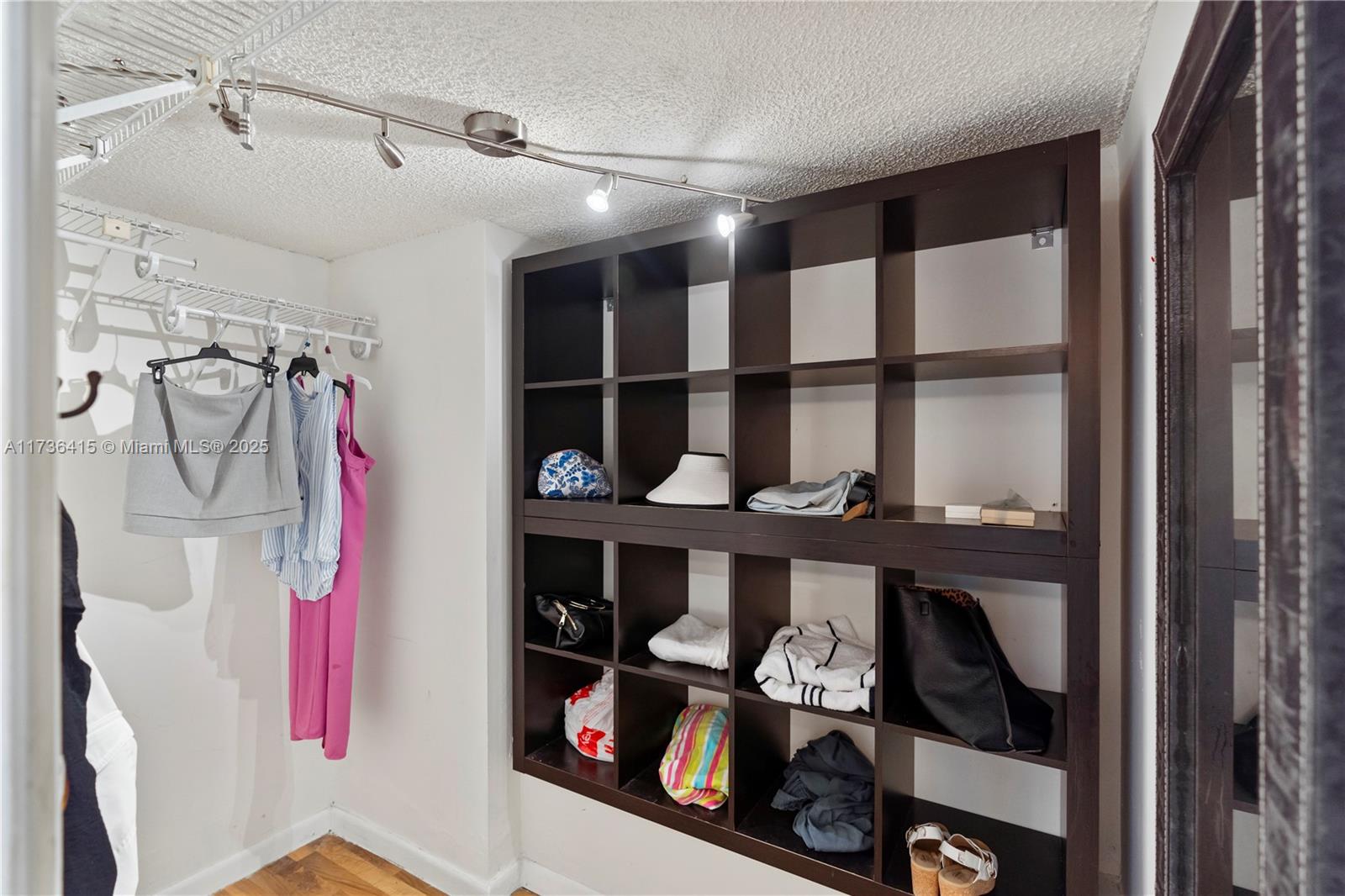 1200 NE Miami Gardens Dr Unit: 810W
