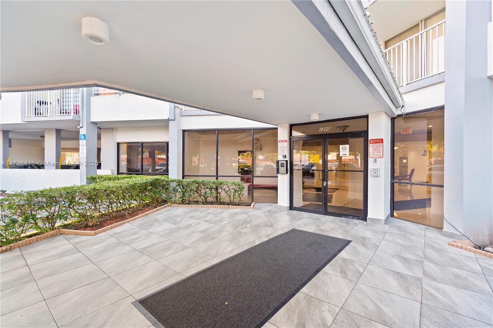1200 NE Miami Gardens Dr Unit: 810W
