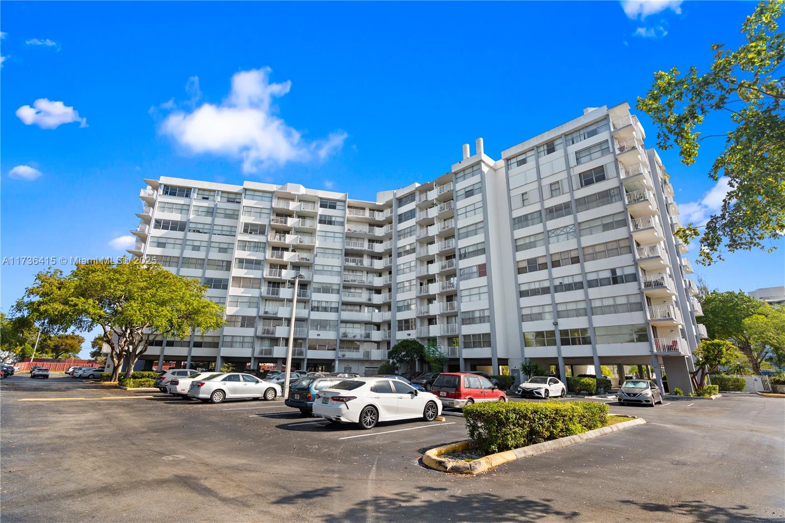 1200 NE Miami Gardens Dr Unit: 810W