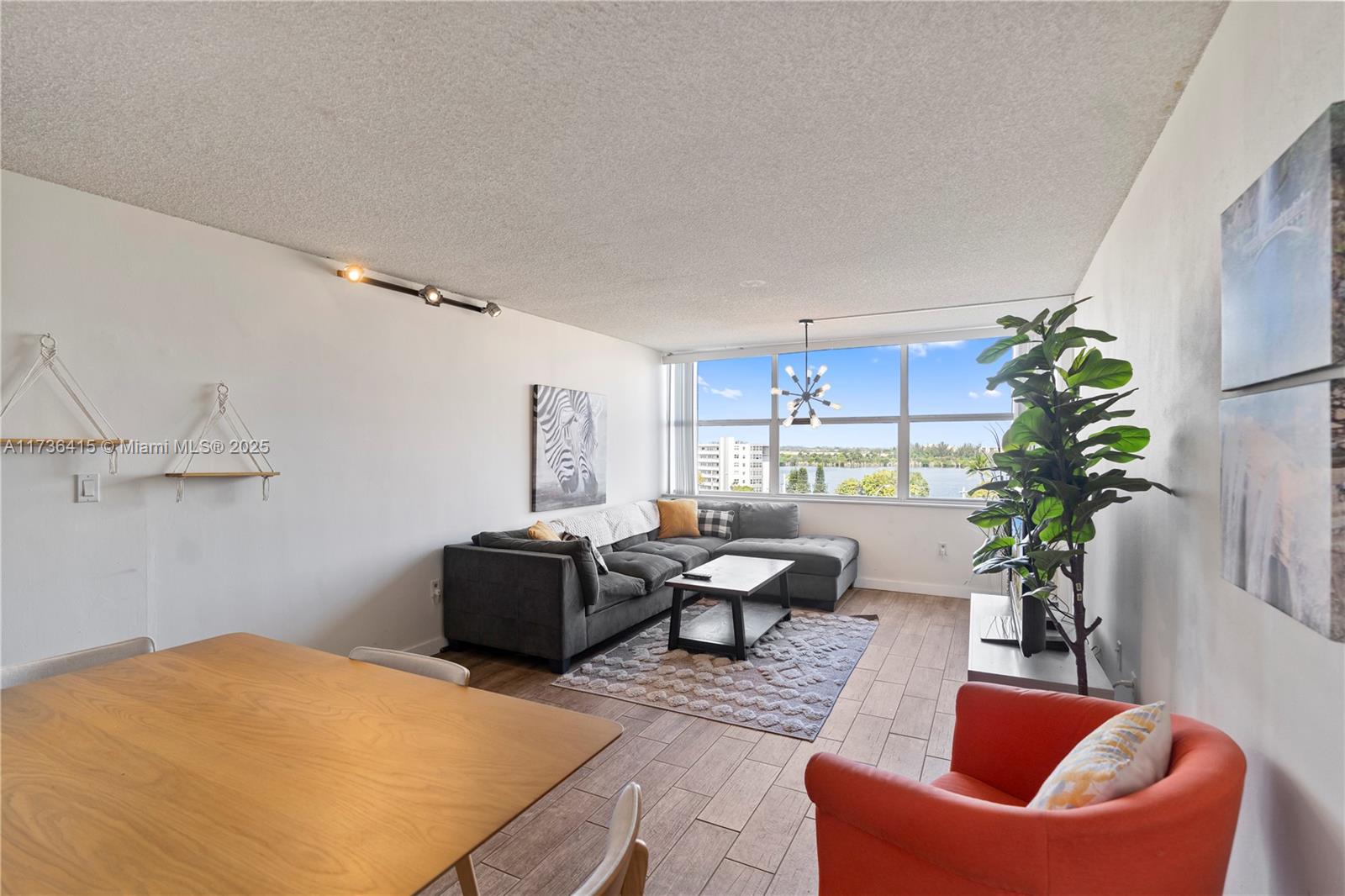 1200 NE Miami Gardens Dr Unit: 810W