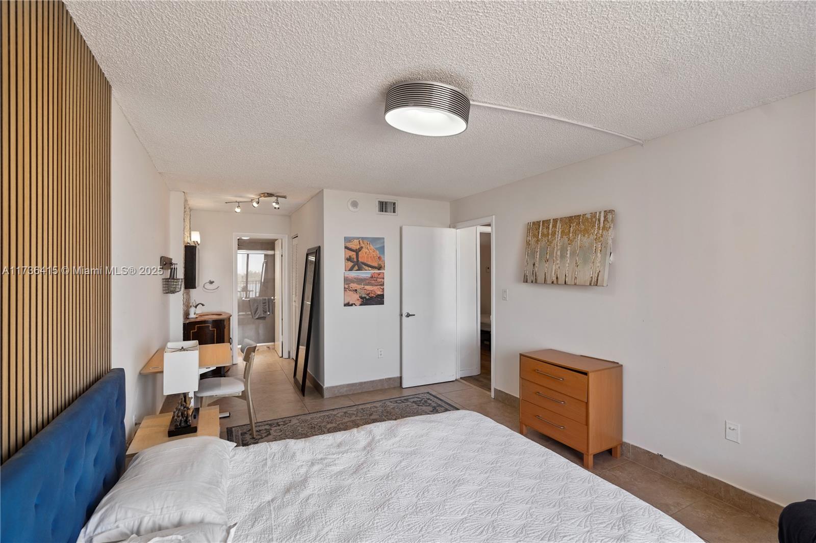 1200 NE Miami Gardens Dr Unit: 810W