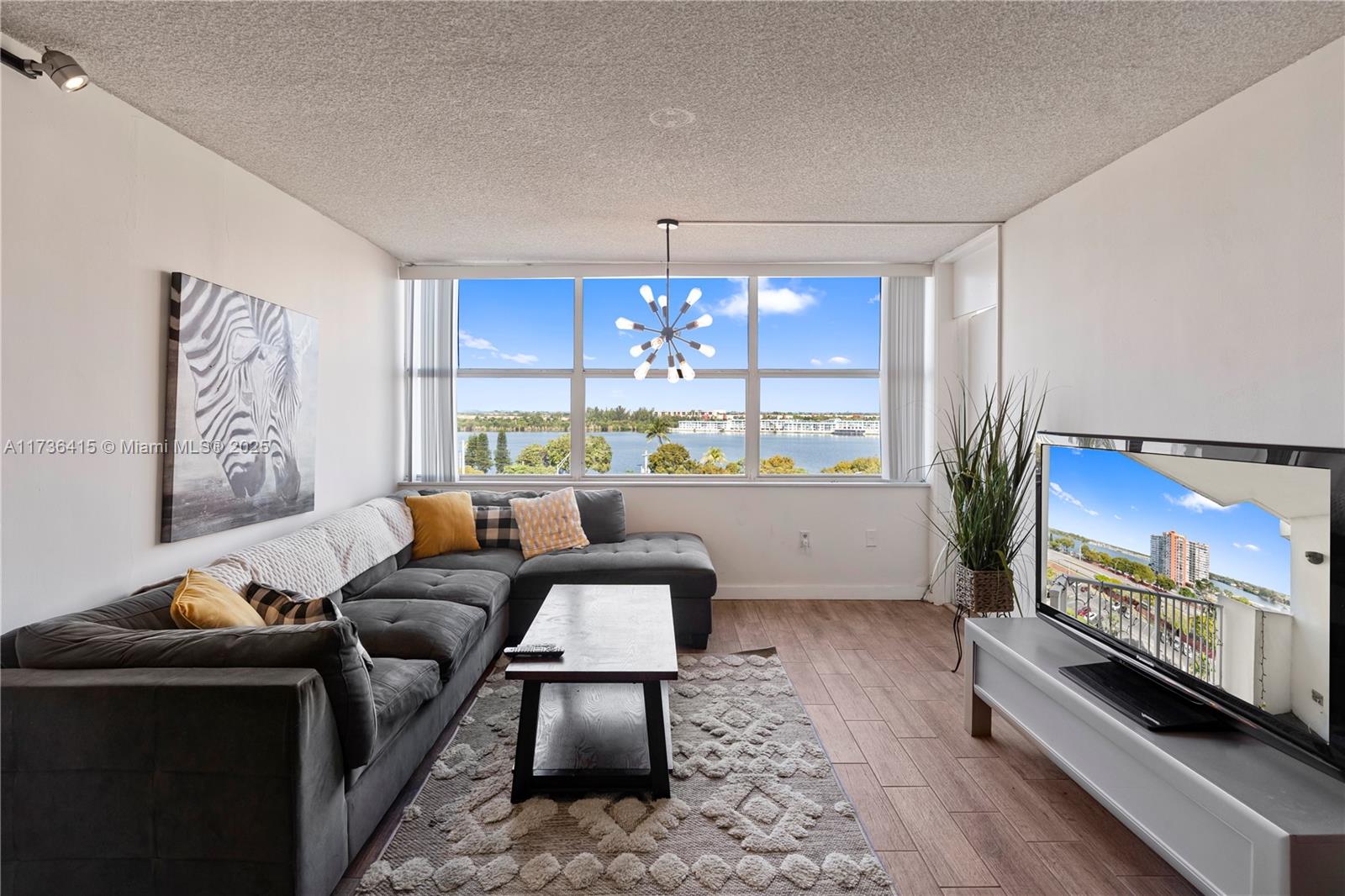 1200 NE Miami Gardens Dr Unit: 810W
