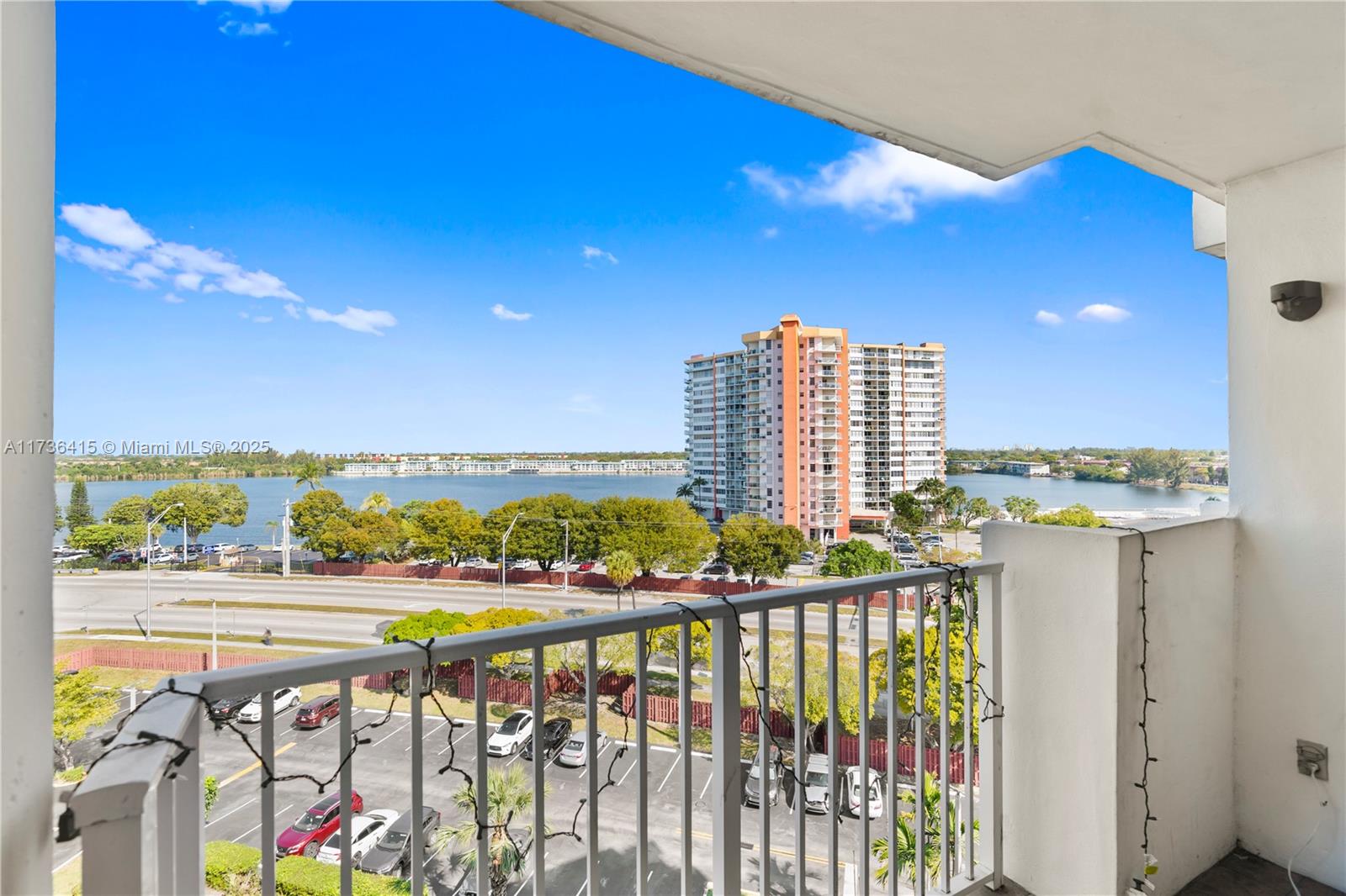1200 NE Miami Gardens Dr Unit: 810W