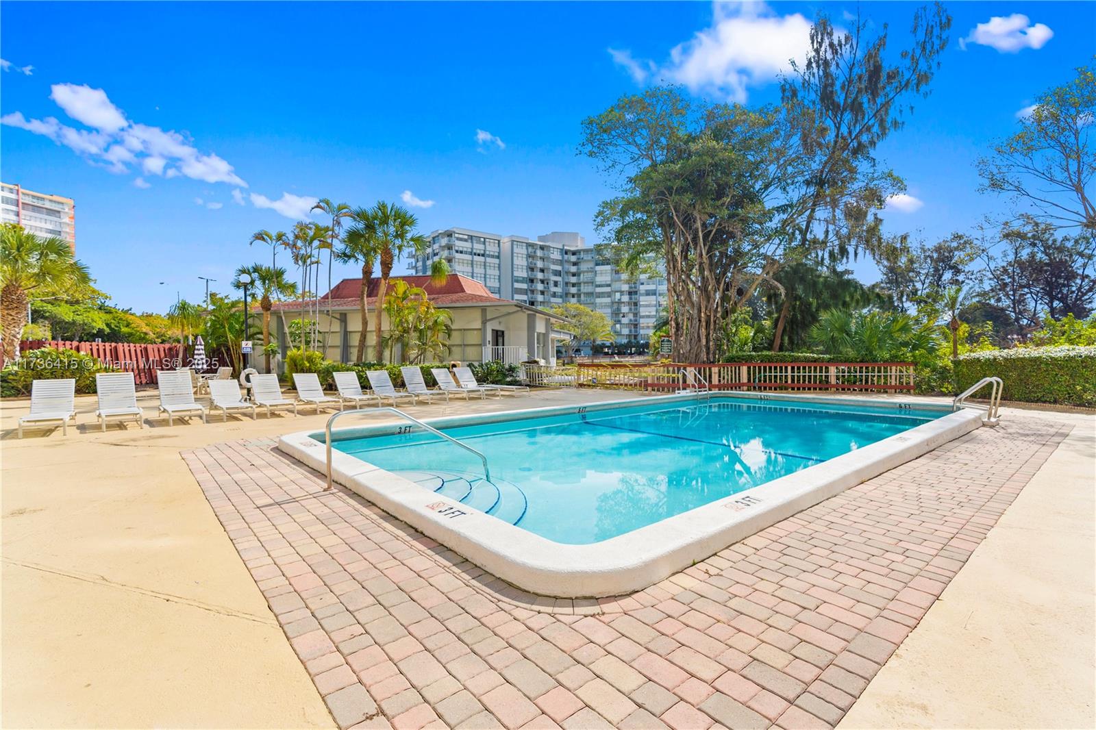 1200 NE Miami Gardens Dr Unit: 810W