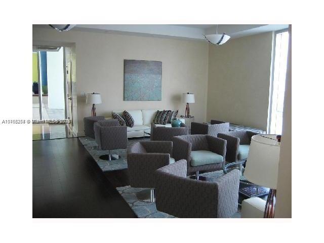 185 SW 7th St # 3114
